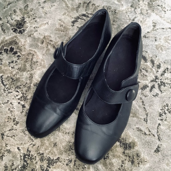 Genuine leather MUNRO shoes 🖤🖤 - Picture 4 of 9